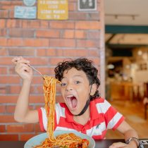 kid eating spaghetti